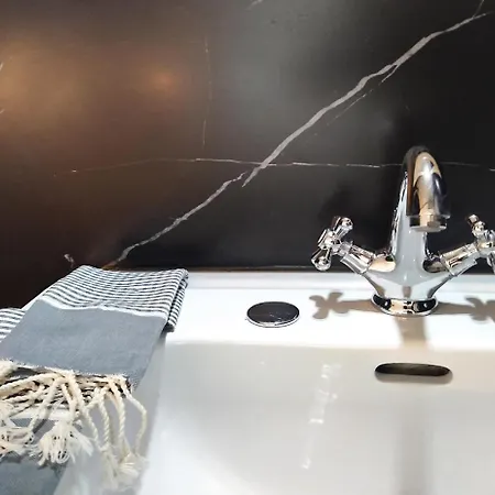 فندق مبيت وإفطار Mimis House لاكانو