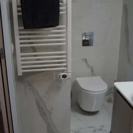 Mimis House فندق مبيت وإفطار لاكانو